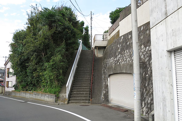 横浜山の手の住宅地の階段